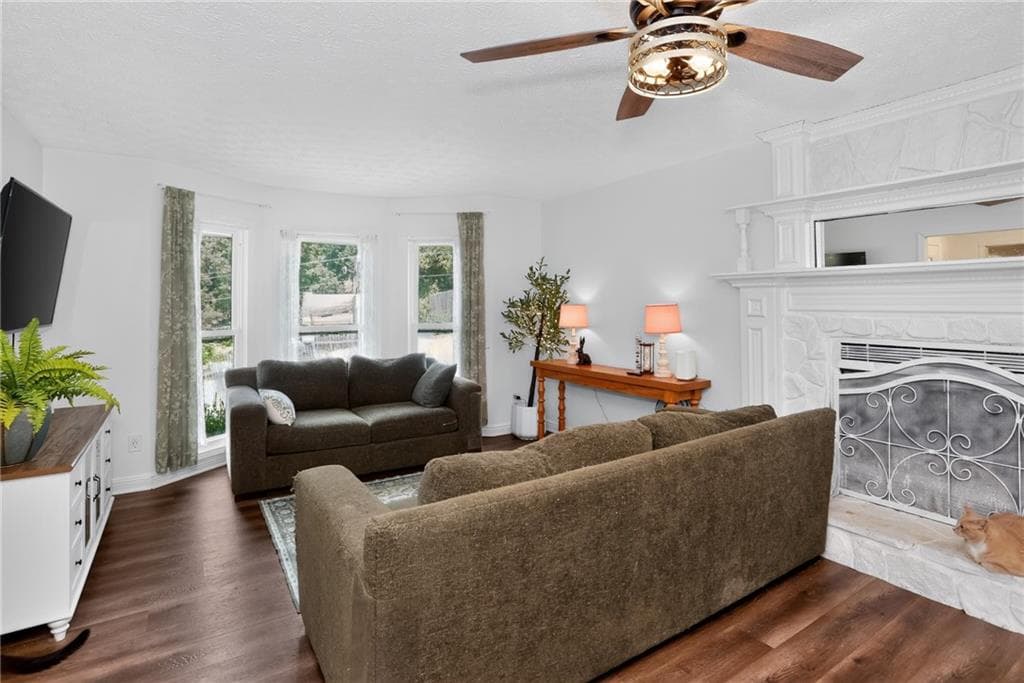 3 bedroom, 3 bathroom, 1,638 sq ft single family residence for sale at 222 Valley Brook Drive, Woodstock, GA 30188 — photo 7