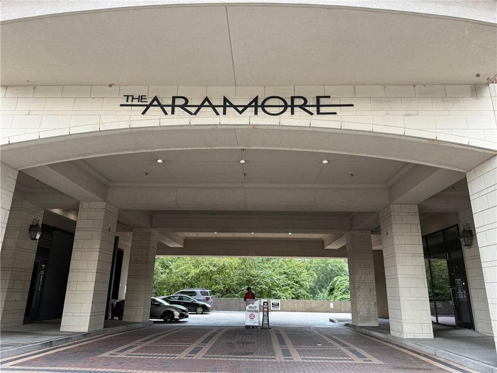 1 bedroom, 2 bathroom, 930 sq ft condominium for sale at 2255 Peachtree Road 322, Atlanta, GA 30309 — photo 2