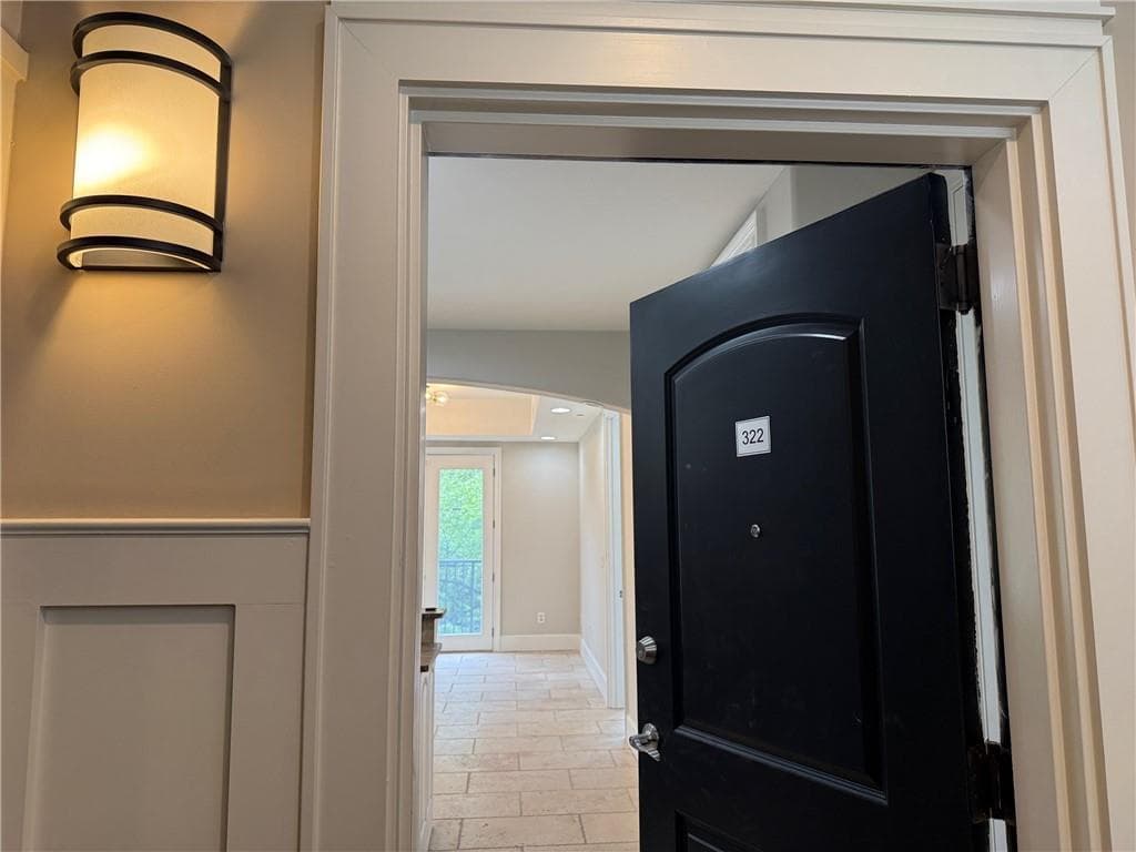 1 bedroom, 2 bathroom, 930 sq ft condominium for sale at 2255 Peachtree Road 322, Atlanta, GA 30309 — photo 3