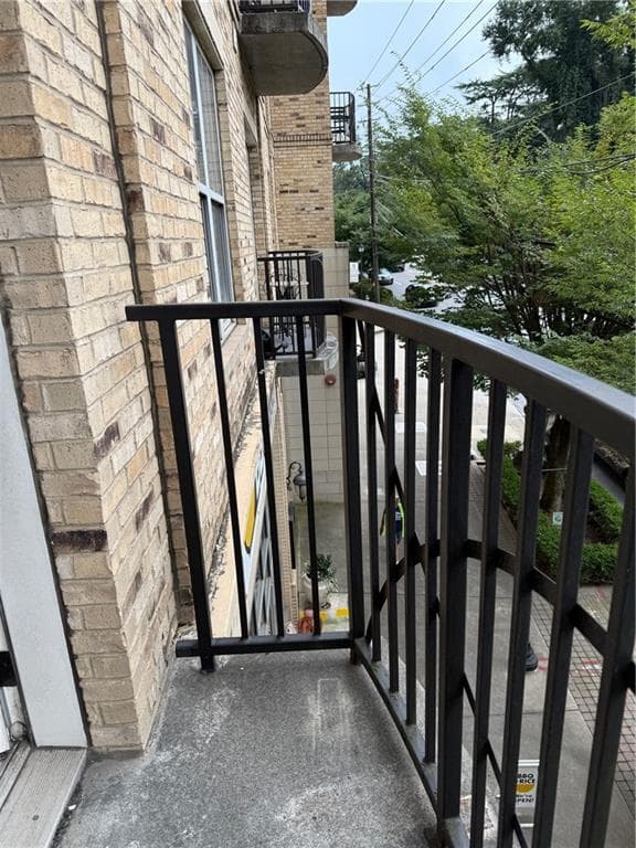 1 bedroom, 2 bathroom, 930 sq ft condominium for sale at 2255 Peachtree Road 322, Atlanta, GA 30309 — photo 6