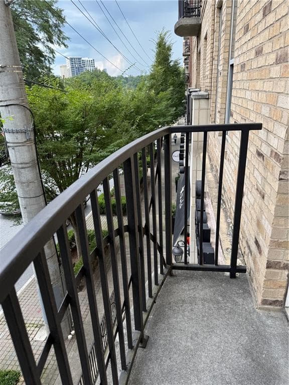 1 bedroom, 2 bathroom, 930 sq ft condominium for sale at 2255 Peachtree Road 322, Atlanta, GA 30309 — photo 7