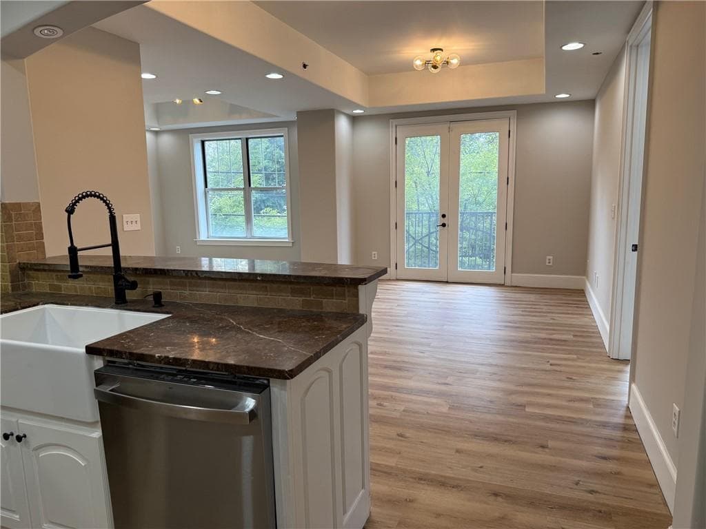 1 bedroom, 2 bathroom, 930 sq ft condominium for sale at 2255 Peachtree Road 322, Atlanta, GA 30309 — photo 9