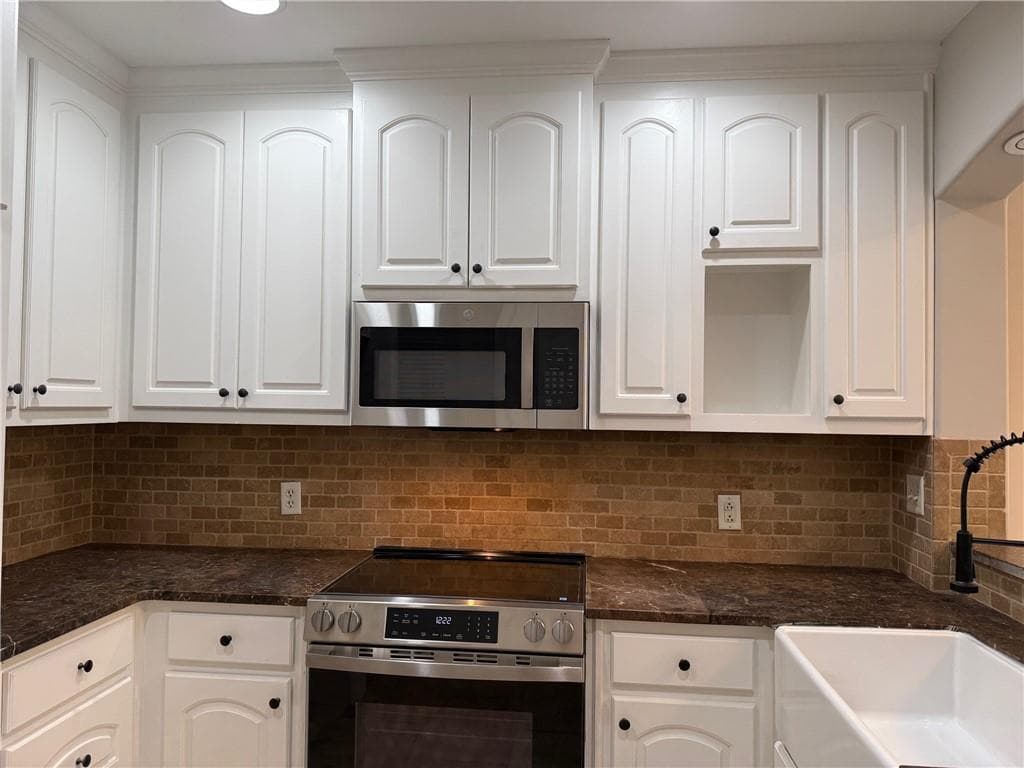 1 bedroom, 2 bathroom, 930 sq ft condominium for sale at 2255 Peachtree Road 322, Atlanta, GA 30309 — photo 10