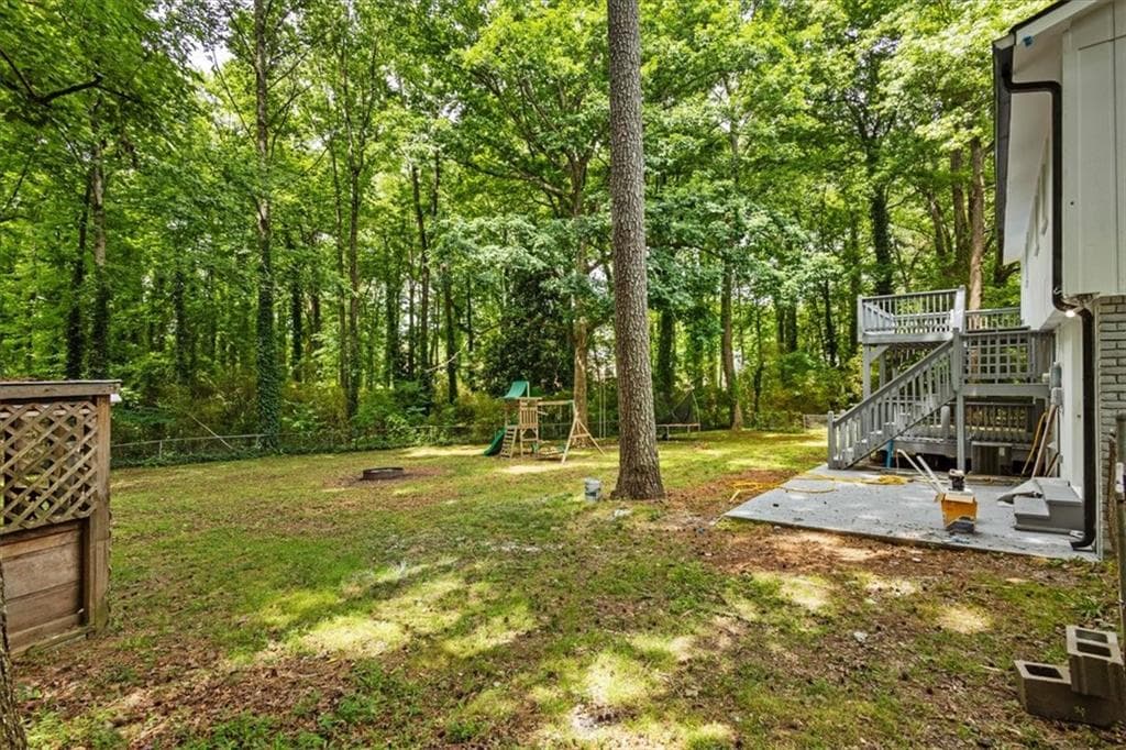 6 bedroom, 3 bathroom, 1,966 sq ft single family residence under contract at 394 Burr Oak Court, Lawrenceville, GA 30046 — photo 6