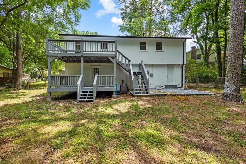6 bedroom, 3 bathroom, 1,966 sq ft single family residence under contract at 394 Burr Oak Court, Lawrenceville, GA 30046 — photo 7