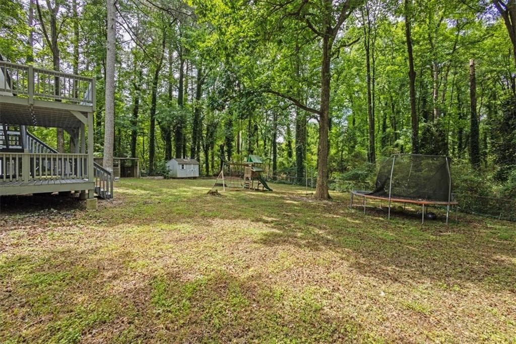 6 bedroom, 3 bathroom, 1,966 sq ft single family residence under contract at 394 Burr Oak Court, Lawrenceville, GA 30046 — photo 8