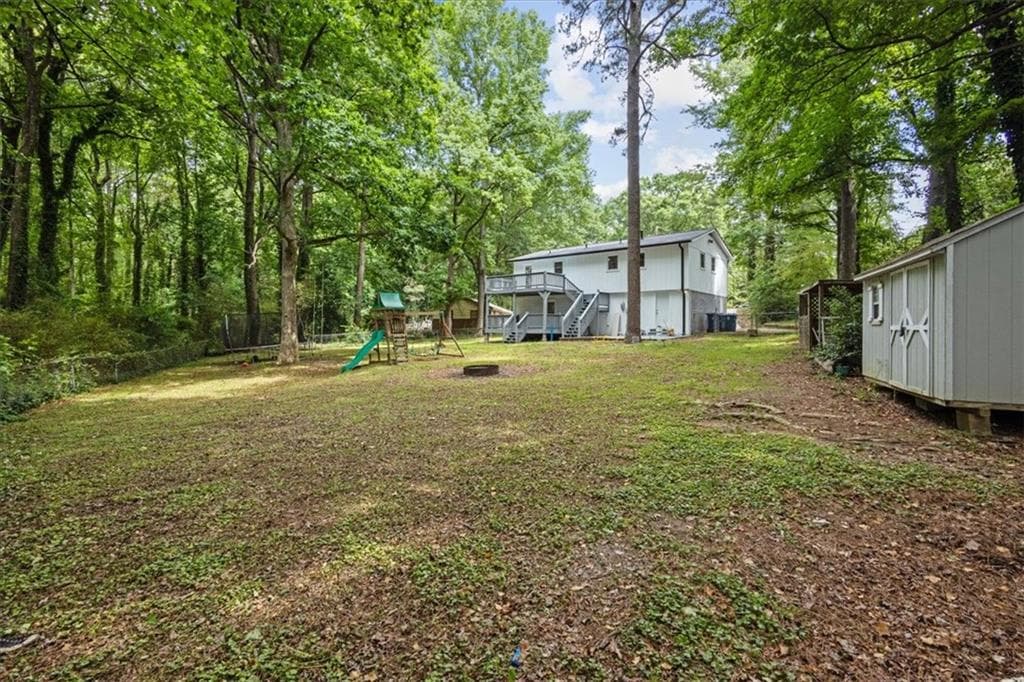 6 bedroom, 3 bathroom, 1,966 sq ft single family residence under contract at 394 Burr Oak Court, Lawrenceville, GA 30046 — photo 10