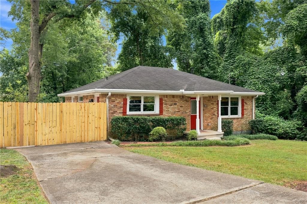 3 bedroom, 1 bathroom, 1,102 sq ft single family residence for sale at 89 Branham Street, Atlanta, GA 30317 — photo 2