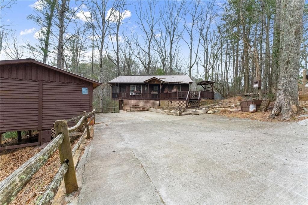 3 bedroom, 2 bathroom, 1,710 sq ft single family residence for sale at 279 Cindy Cove Road, Blairsville, GA 30512 — photo 2