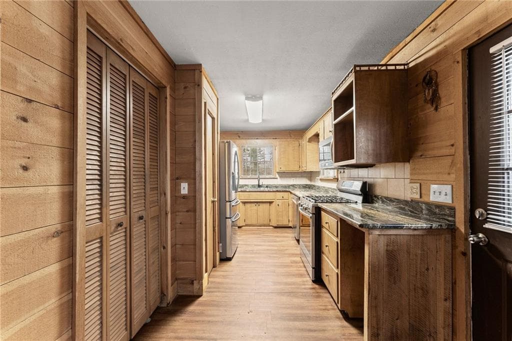3 bedroom, 2 bathroom, 1,710 sq ft single family residence for sale at 279 Cindy Cove Road, Blairsville, GA 30512 — photo 4