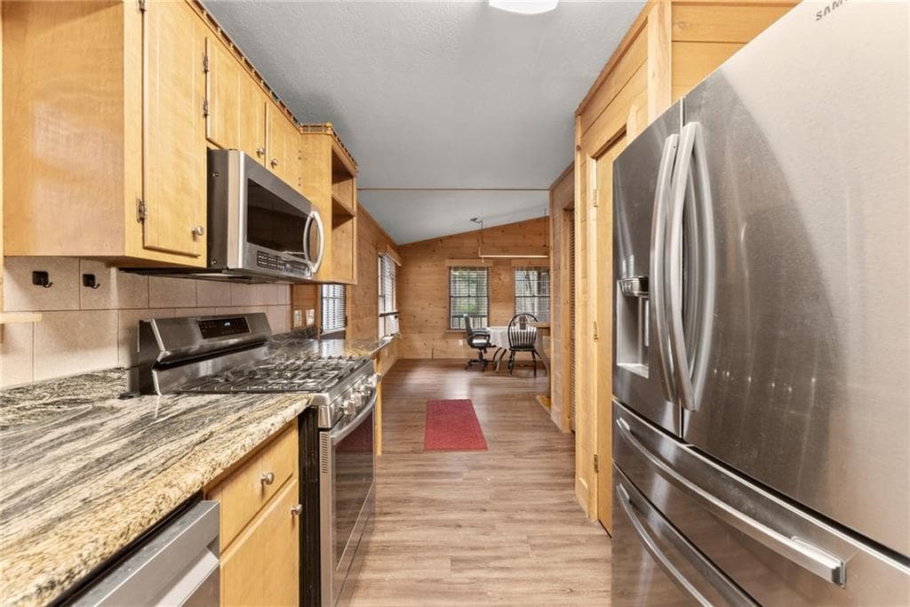 3 bedroom, 2 bathroom, 1,710 sq ft single family residence for sale at 279 Cindy Cove Road, Blairsville, GA 30512 — photo 6