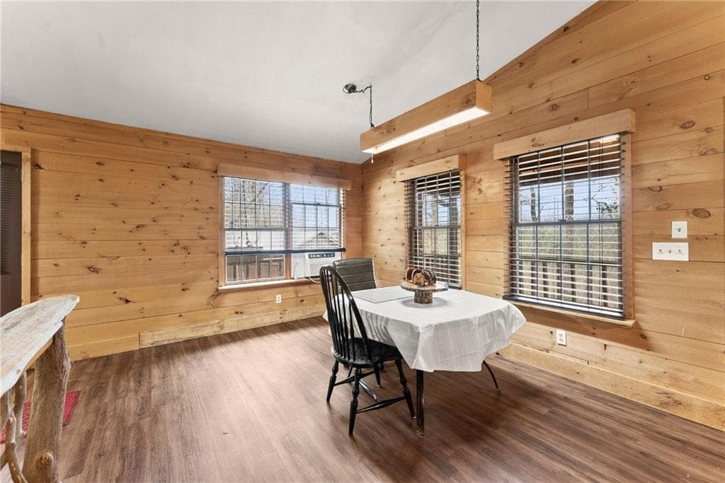 3 bedroom, 2 bathroom, 1,710 sq ft single family residence for sale at 279 Cindy Cove Road, Blairsville, GA 30512 — photo 7