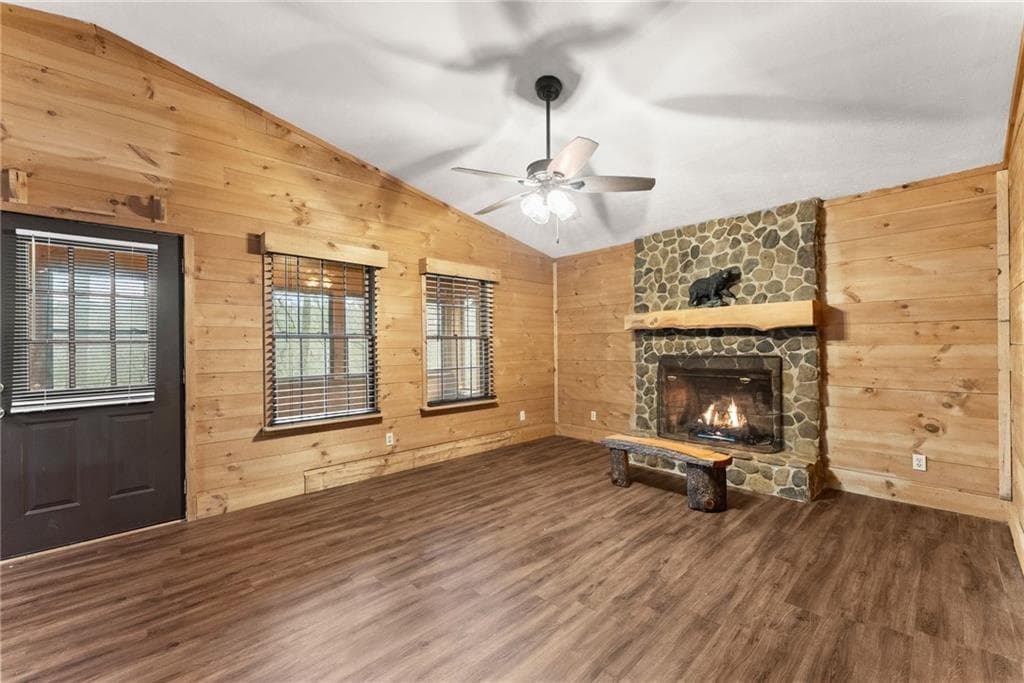 3 bedroom, 2 bathroom, 1,710 sq ft single family residence for sale at 279 Cindy Cove Road, Blairsville, GA 30512 — photo 9