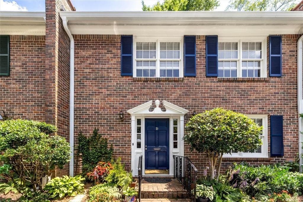3 bedroom, 3 bathroom, 2,254 sq ft condominium sold at 1105 Clairemont Avenue D, Decatur, GA 30030
