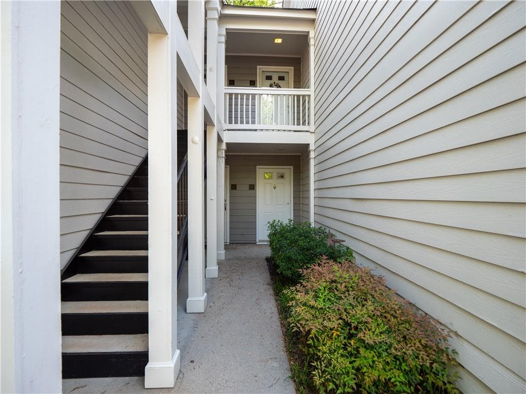 2 bedroom, 2 bathroom, 1,250 sq ft condominium for sale at 43 Arbor End, Smyrna, GA 30080 — photo 2