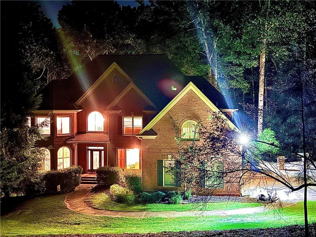 6 bedroom, 5 bathroom, 5,855 sq ft single family residence for sale at 8350 Jacobs Ridge Lane, Cumming, GA 30028 — photo 4