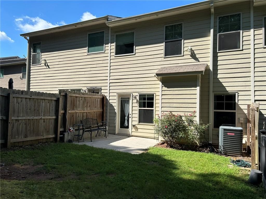 3 bedroom, 3 bathroom, 1,564 sq ft townhouse for sale at 5428 Sycamore Court, Oakwood, GA 30566 — photo 2