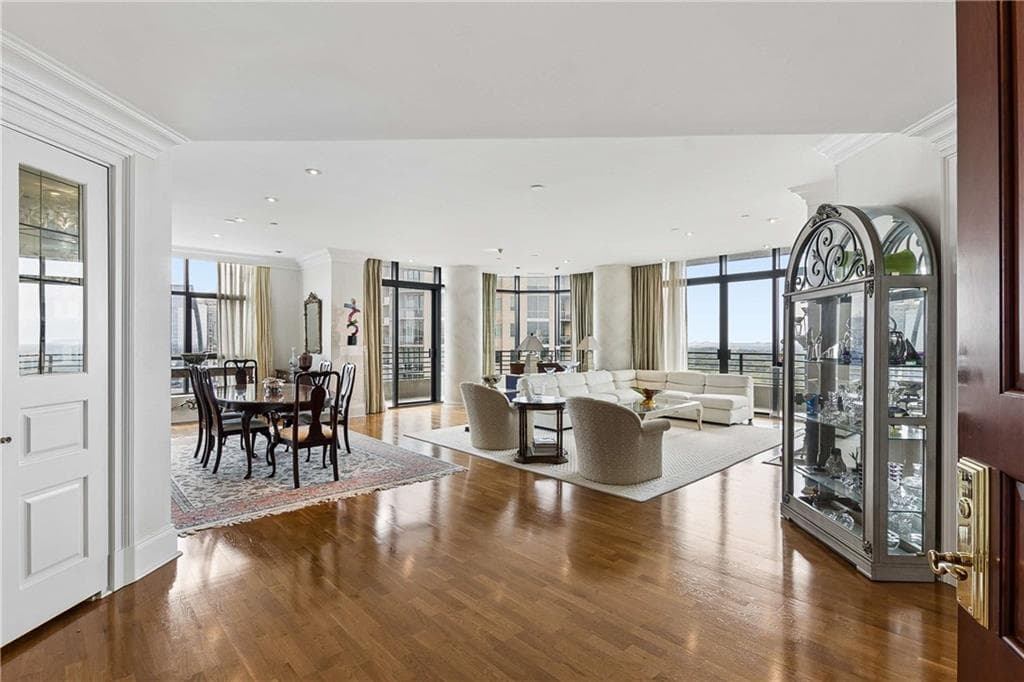 3 bedroom, 3 bathroom, 2,842 sq ft condominium for sale at 750 Park Avenue 19W, Atlanta, GA 30326 — photo 2