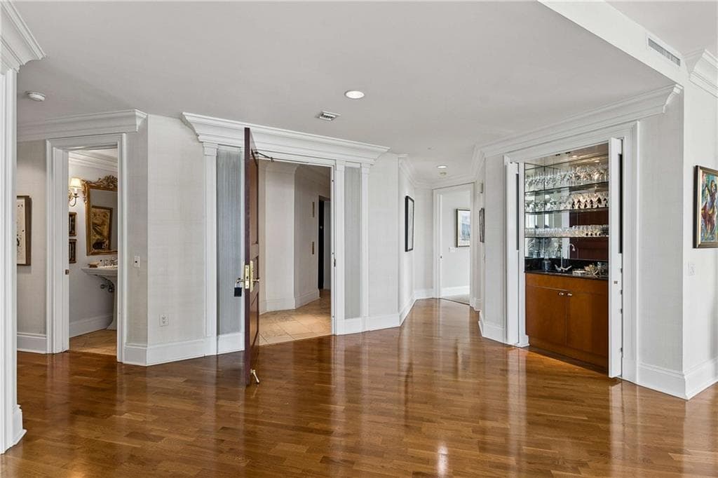 3 bedroom, 3 bathroom, 2,842 sq ft condominium for sale at 750 Park Avenue 19W, Atlanta, GA 30326 — photo 3