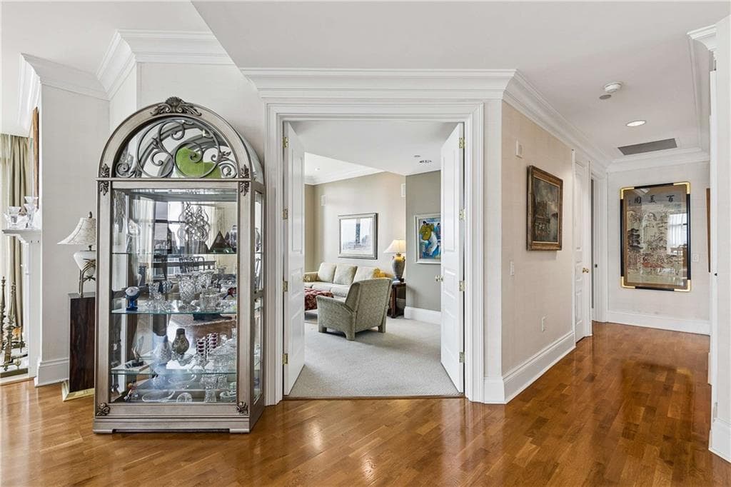 3 bedroom, 3 bathroom, 2,842 sq ft condominium for sale at 750 Park Avenue 19W, Atlanta, GA 30326 — photo 5