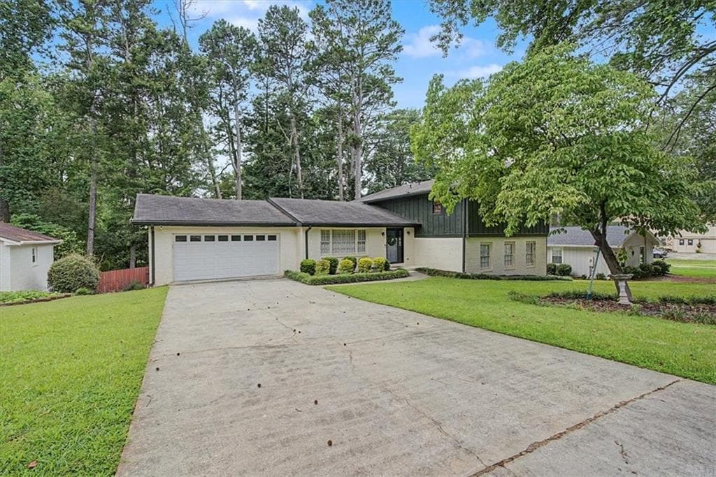 4 bedroom, 3 bathroom, 2,704 sq ft single family residence for sale at 2204 Pine Point Drive, Lawrenceville, GA 30043 — photo 3