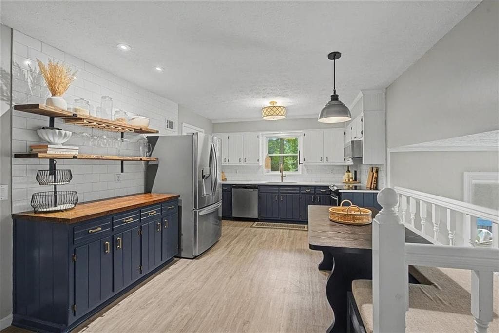 4 bedroom, 3 bathroom, 2,704 sq ft single family residence for sale at 2204 Pine Point Drive, Lawrenceville, GA 30043 — photo 7