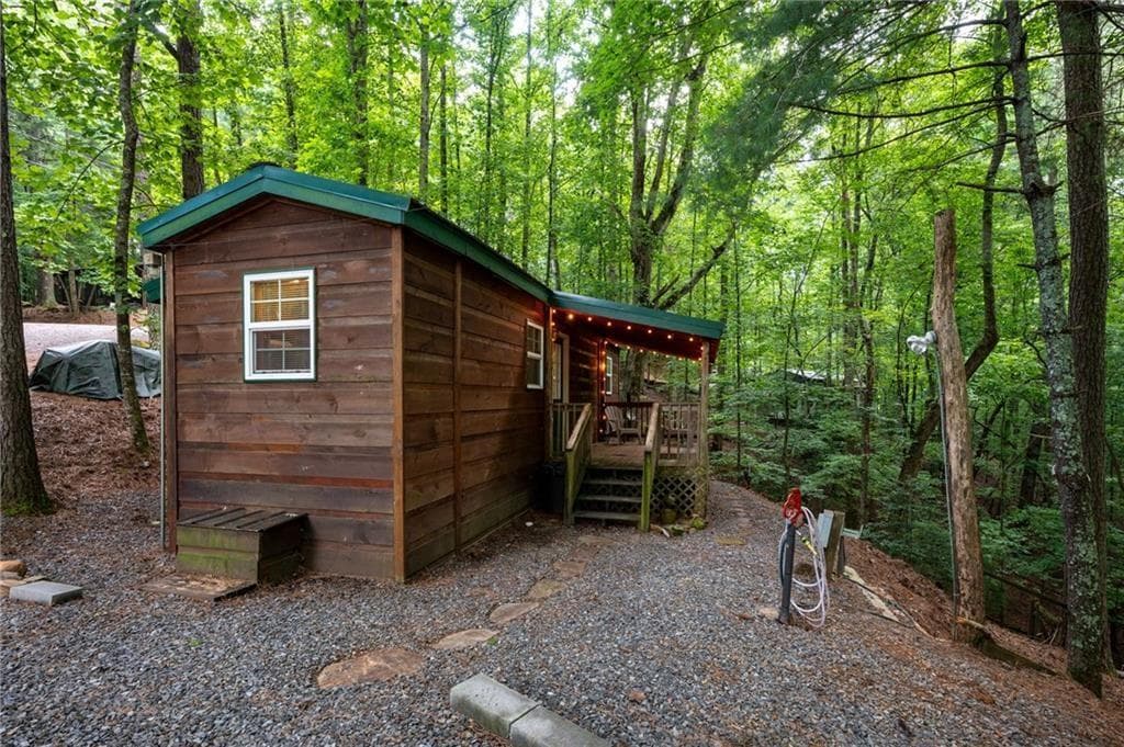 1 bedroom, 1 bathroom, 408 sq ft single family residence for sale at 152 33rd Street, Ellijay, GA 30540 — photo 1 of 19