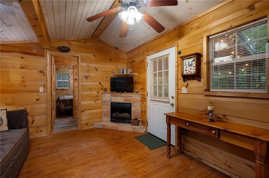 1 bedroom, 1 bathroom, 408 sq ft single family residence for sale at 152 33rd Street, Ellijay, GA 30540 — photo 5