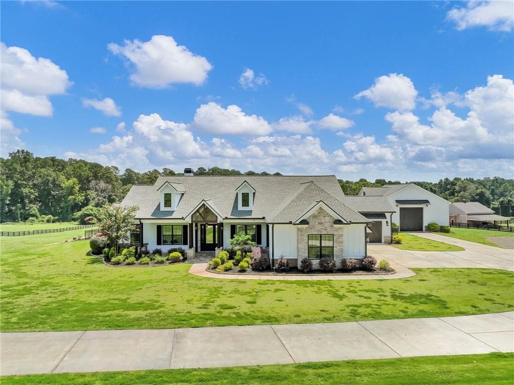 5 bedroom, 5 bathroom, 4,300 sq ft single family residence under contract at 1044 Austin Road, Winder, GA 30680 — photo 2