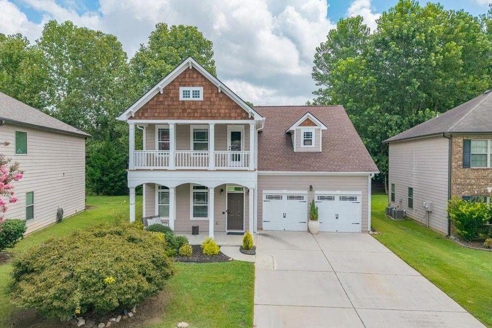 4 bedroom, 3 bathroom, 2,560 sq ft single family residence for sale at 5962 Lexington Way, Braselton, GA 30517