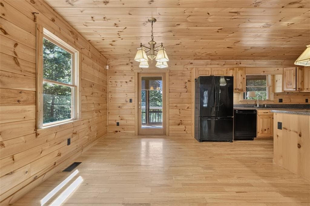2 bedroom, 2 bathroom, 2,397 sq ft single family residence for sale at 388 Palisade Drive, Ellijay, GA 30540 — photo 10