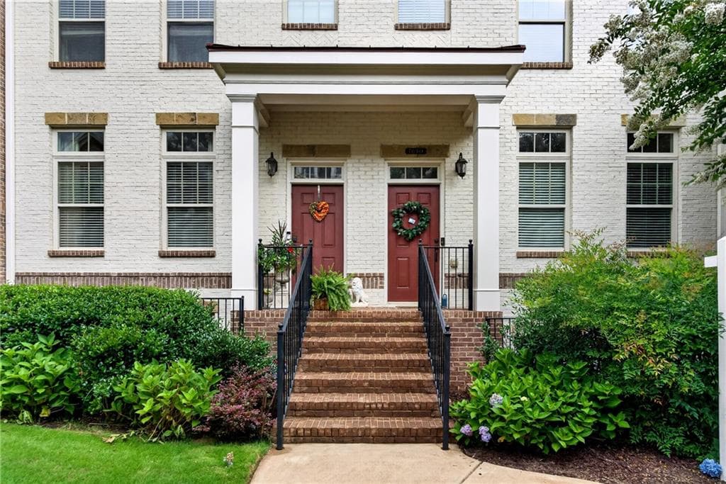 3 bedroom, 4 bathroom, 2,345 sq ft townhouse under contract at 7690 Willoughby Court, Alpharetta, GA 30005 — photo 2