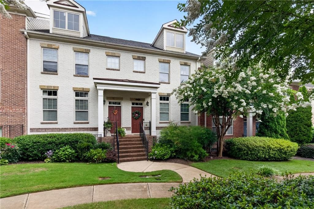 3 bedroom, 4 bathroom, 2,345 sq ft townhouse under contract at 7690 Willoughby Court, Alpharetta, GA 30005