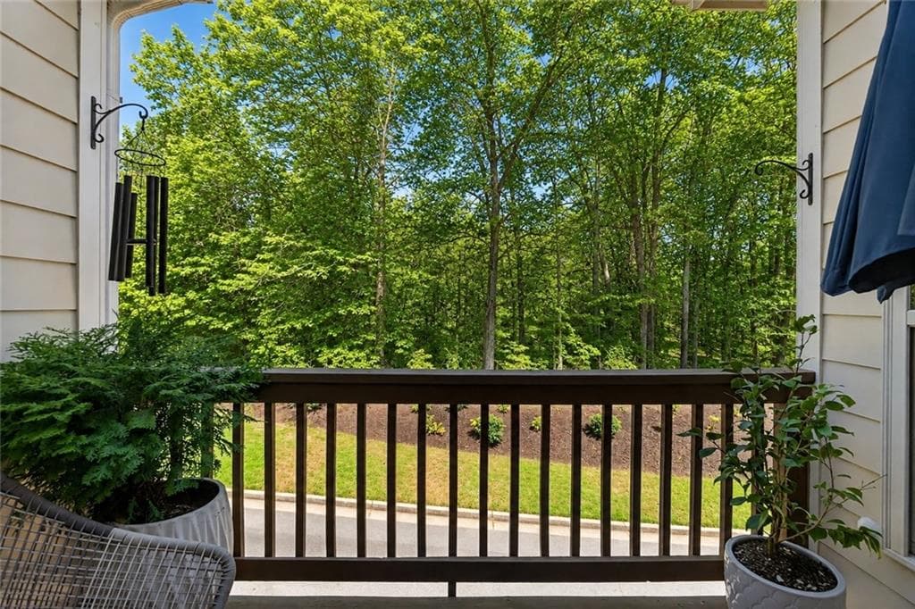 3 bedroom, 4 bathroom, 2,345 sq ft townhouse under contract at 7690 Willoughby Court, Alpharetta, GA 30005 — photo 7