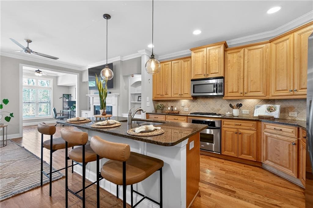 3 bedroom, 4 bathroom, 2,345 sq ft townhouse under contract at 7690 Willoughby Court, Alpharetta, GA 30005 — photo 8