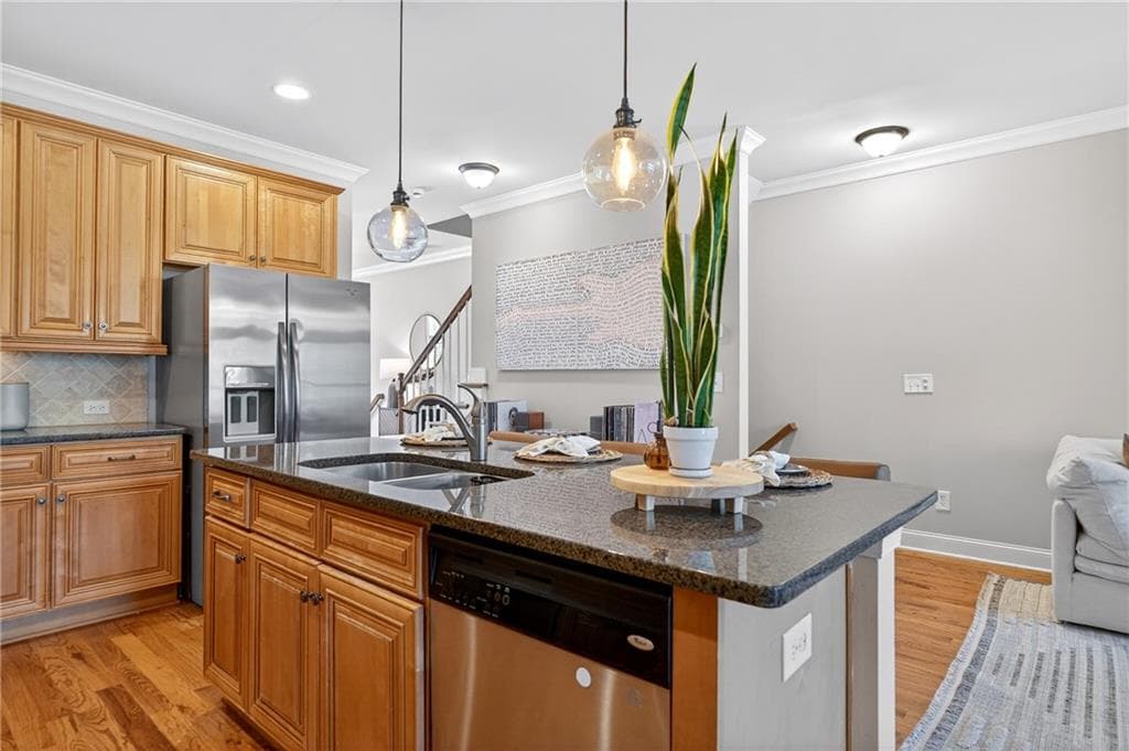 3 bedroom, 4 bathroom, 2,345 sq ft townhouse under contract at 7690 Willoughby Court, Alpharetta, GA 30005 — photo 9