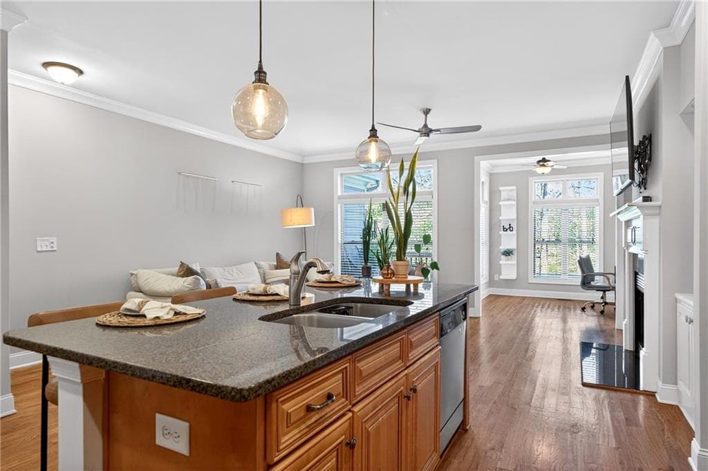 3 bedroom, 4 bathroom, 2,345 sq ft townhouse under contract at 7690 Willoughby Court, Alpharetta, GA 30005 — photo 10