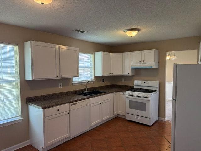 3 bedroom, 3 bathroom, 2,480 sq ft single family residence for rent at 878 Asbury Trail, Lithonia, GA 30058 for $1,800 a month — photo 5