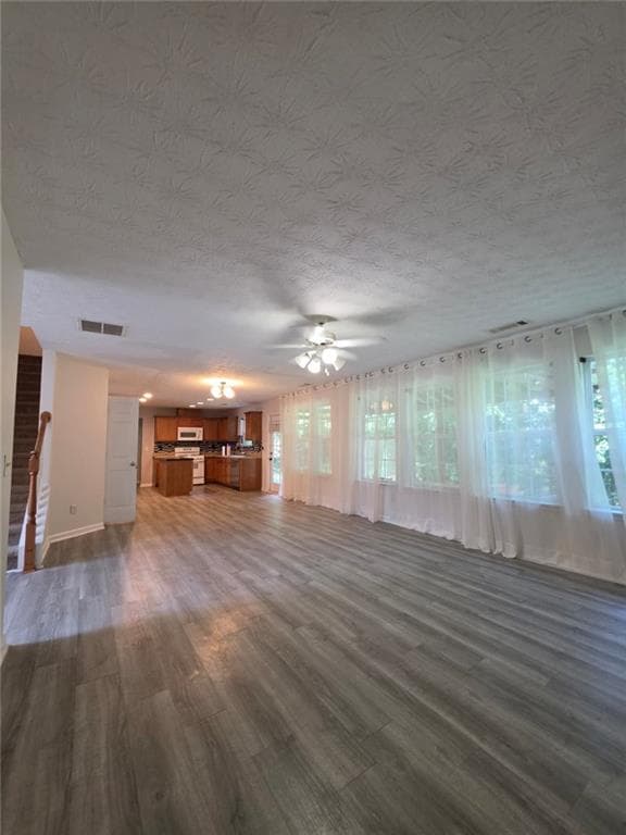 4 bedroom, 2 bathroom, 2,784 sq ft single family residence for rent at 3983 Roxberry Hill Lane, Buford, GA 30518 for $2,500 a month — photo 10