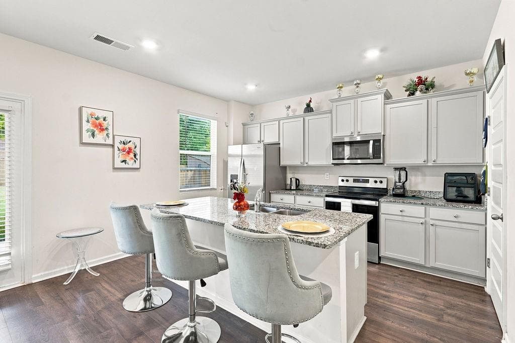 4 bedroom, 3 bathroom, 2,206 sq ft single family residence for sale at 723 Millwood Drive, Dacula, GA 30019 — photo 3