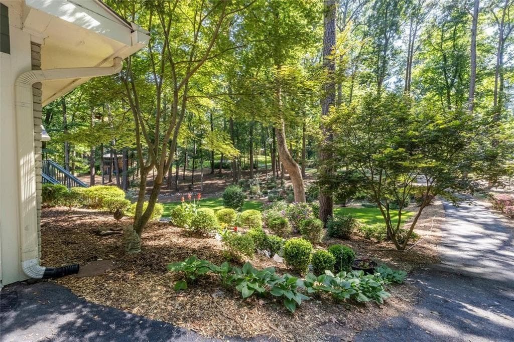 3 bedroom, 2 bathroom, 2,381 sq ft single family residence for sale at 2210 Rosser Place, Smoke Rise, GA 30087 — photo 5