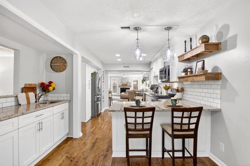 3 bedroom, 3 bathroom, 2,536 sq ft townhouse for sale at 3008 Vinings Ferry Drive, Atlanta, GA 30339 — photo 3
