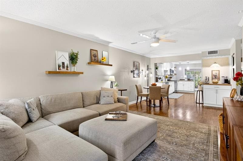 3 bedroom, 3 bathroom, 2,536 sq ft townhouse for sale at 3008 Vinings Ferry Drive, Atlanta, GA 30339 — photo 5