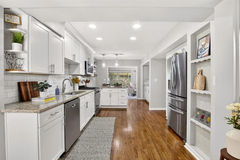3 bedroom, 3 bathroom, 2,536 sq ft townhouse for sale at 3008 Vinings Ferry Drive, Atlanta, GA 30339 — photo 8