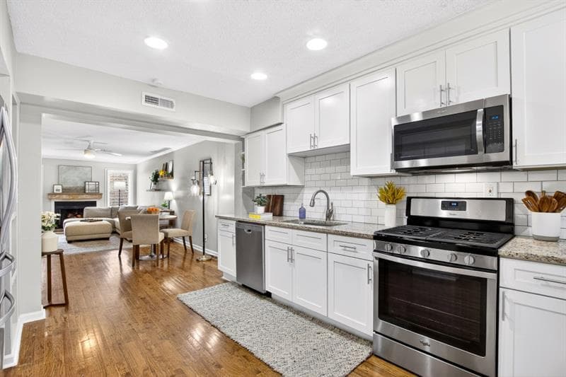 3 bedroom, 3 bathroom, 2,536 sq ft townhouse for sale at 3008 Vinings Ferry Drive, Atlanta, GA 30339 — photo 10