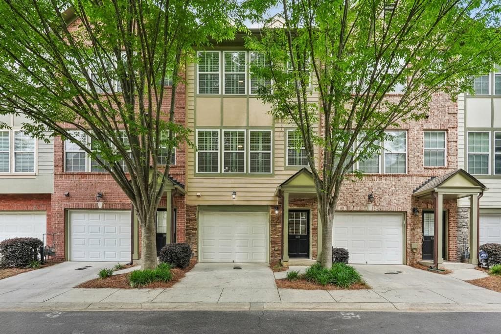 1 bedroom, 3 bathroom, 1,275 sq ft townhouse for sale at 3709 Ashford Creek Hill, Brookhaven, GA 30319