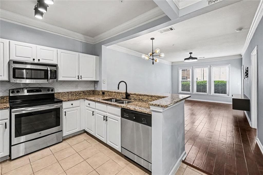 1 bedroom, 1 bathroom, 752 sq ft condominium under contract at 1850 Cotillion Drive 2102, Dunwoody, GA 30338 — photo 2