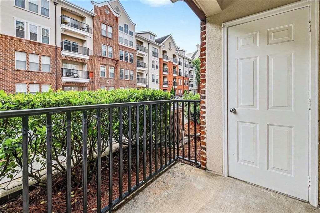 1 bedroom, 1 bathroom, 752 sq ft condominium under contract at 1850 Cotillion Drive 2102, Dunwoody, GA 30338 — photo 7