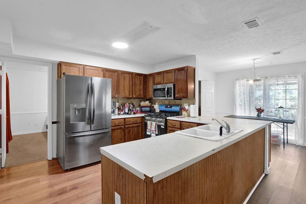 5 bedroom, 4 bathroom, 2,072 sq ft single family residence for sale at 3245 Shady Woods Circle, Lawrenceville, GA 30044 — photo 3