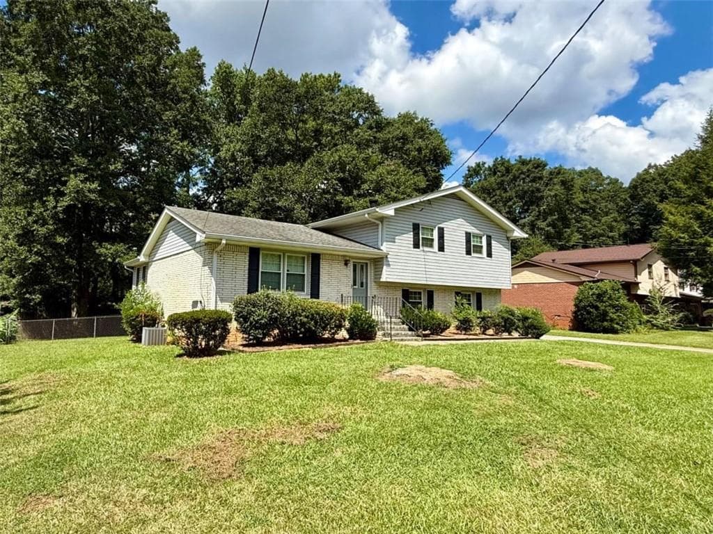 3 bedroom, 2 bathroom, 2,372 sq ft single family residence for sale at 6641 Londonderry Drive, Morrow, GA 30260